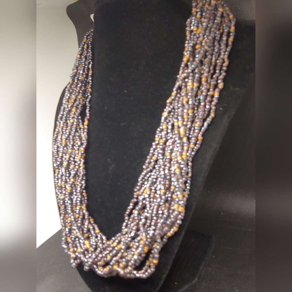Beaded necklace - Picture 2 of 4